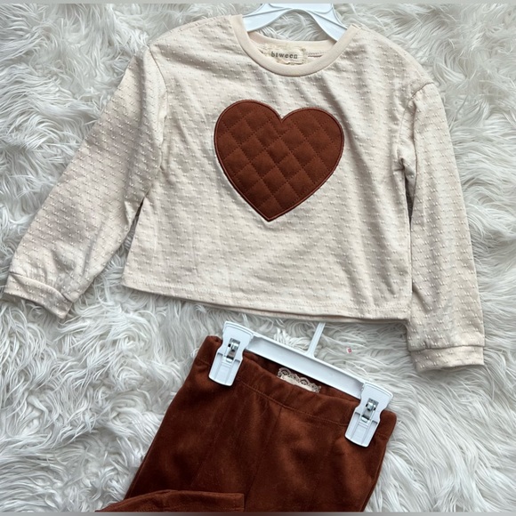 Toddler Girl BTween Heart Flocked Top & Flare Suede Leggings Set Size 4T - Picture 3 of 5